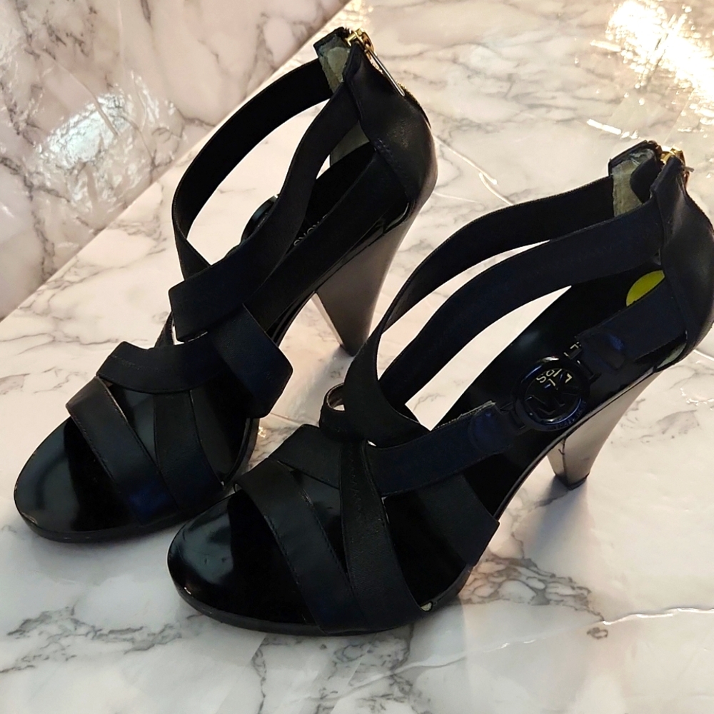 MICHAEL KORS BLACK HEELS SIZE 9